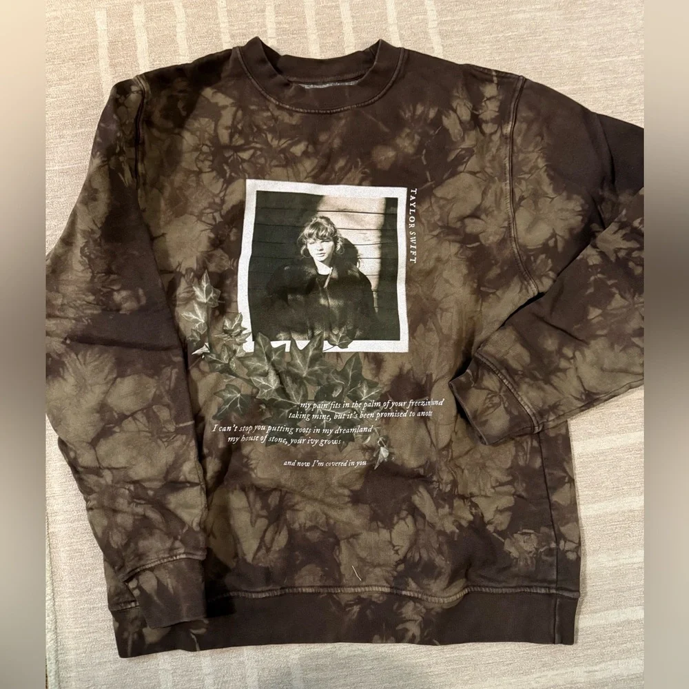 Taylor Swift Ivy Crewneck — Official Merch - Picture 2 of 4